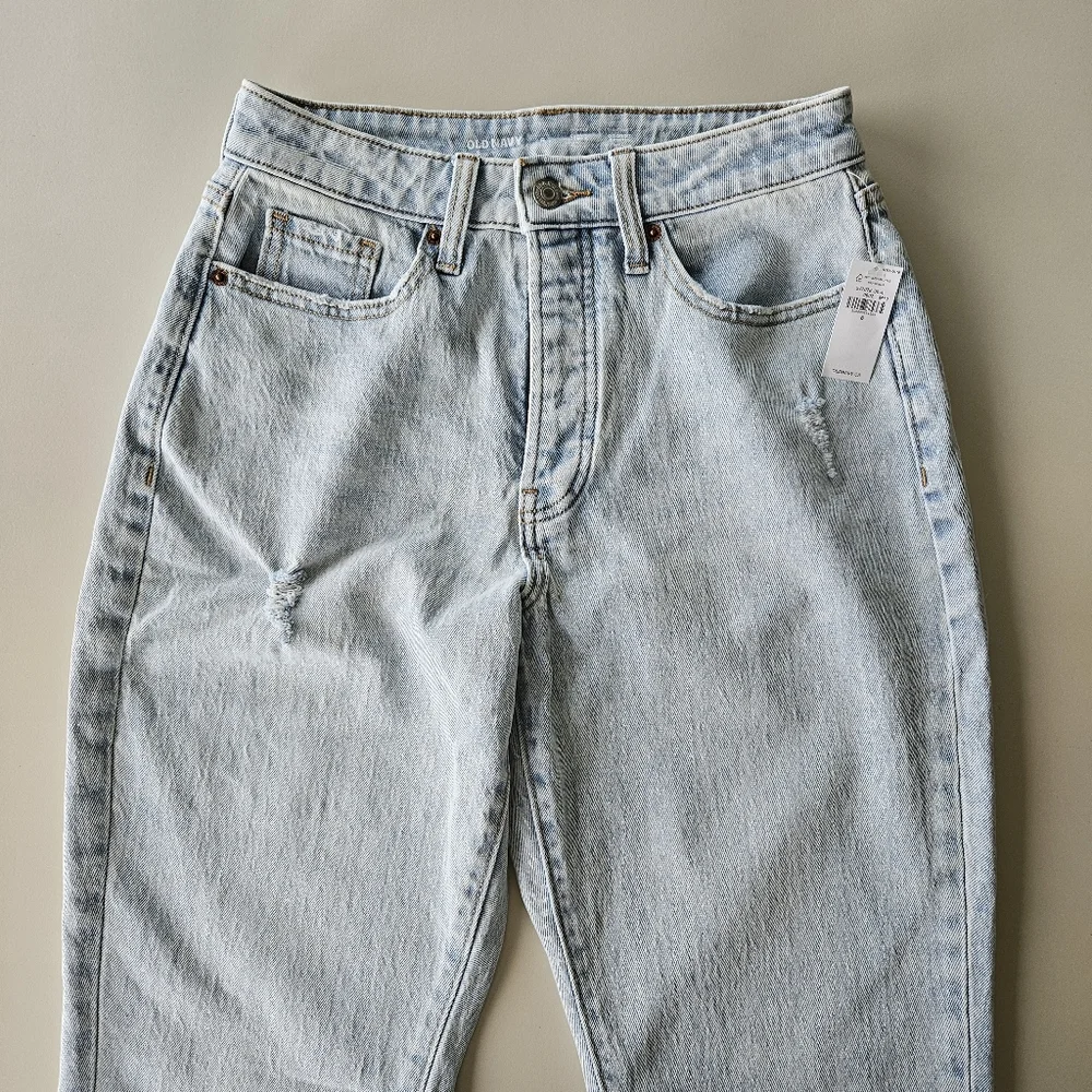 High Rise Curvy Straight Jeans - Picture 2 of 10